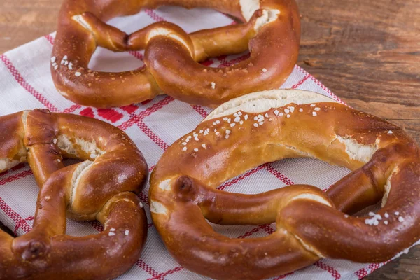 Pretzel bavaresi freschi — Foto Stock