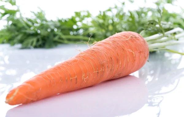 Zanahoria fresca con hojas —  Fotos de Stock