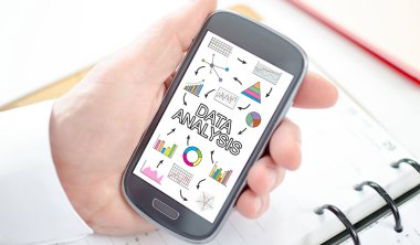 Veri analiz kavramı bir smartphone cep telefonu ile