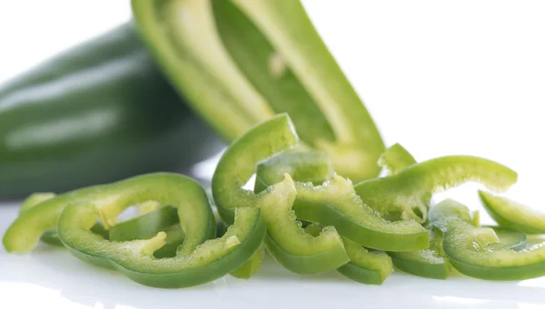 Mini groene paprika in stukjes gesneden — Stockfoto