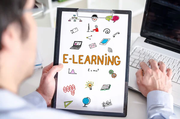Az E-learning koncepció a vágólapra — Stock Fotó