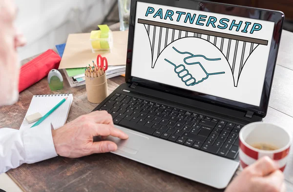 Partnership concept on a laptop screen — Stock Photo, Image