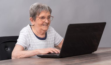 kadın kıdemli ve yeni teknolojiler