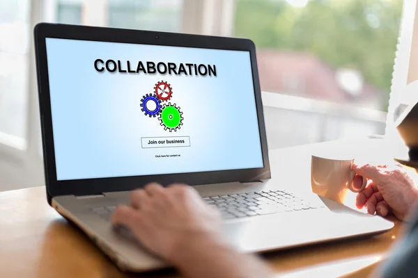 Concept de collaboration sur un ordinateur portable — Photo