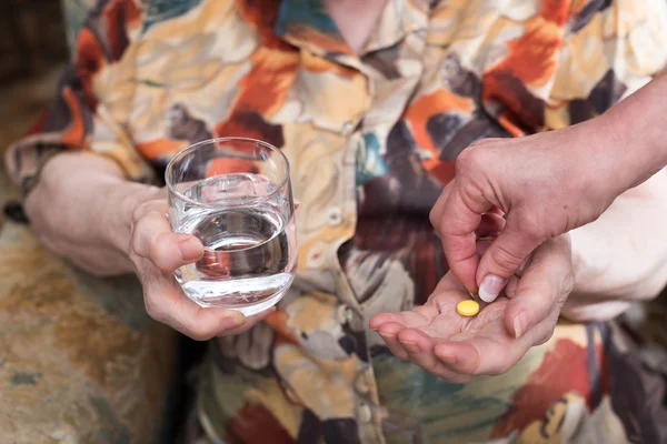 Hem medicinsk hjälp för seniorer — Stockfoto