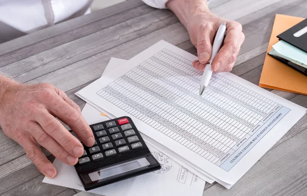 Hands of accountant businessman with calculator — Stock Photo, Image