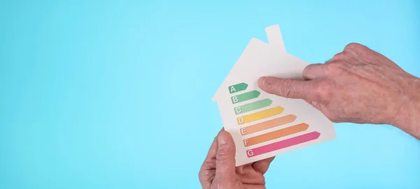Händer Som Håller Ett Hus Som Visar Hem Energieffektivitet Ljusblå — Stockfoto