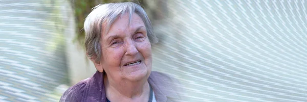 Retrato Una Anciana Sonriente Aire Libre Pancarta Panorámica — Foto de Stock