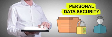 Kişisel veri güvenliği kavramına sahip bir tablet kullanan bir adam