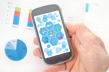 Elle tutulan bir akıllı telefonun tıbbi araştırma konsepti