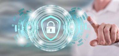 Adam dokunmatik ekranda parmak ile veri güvenliği kavramına dokunuyor.