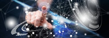 Adam dokunmatik ekranda sanal teknoloji konseptine parmağıyla dokunuyor.