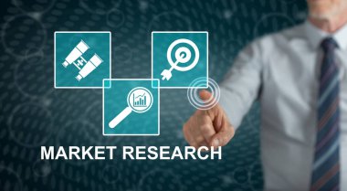 Bir adam dokunmatik ekranda piyasa araştırması konseptine parmağıyla dokunuyor.