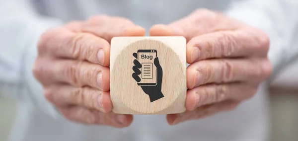 Mano Che Tiene Cubo Legno Con Simbolo Concetto Blog — Foto Stock