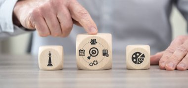 Eylem planının sembolü olan tahta bloklar