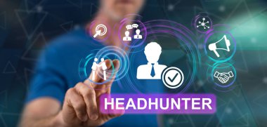 Adam dokunmatik ekranda işe alım konseptine parmağıyla dokunuyor.