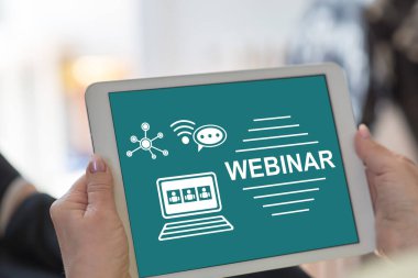 Bir webinar konseptini gösteren tablet ekranı