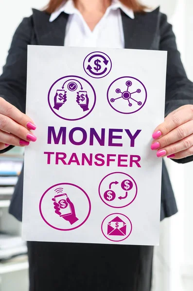 Papel Com Conceito Transferência Dinheiro Detido Por Uma Mulher Negócios — Fotografia de Stock