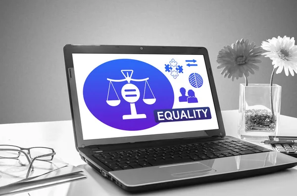 Екран Ноутбука Показує Концепцію Рівності — стокове фото