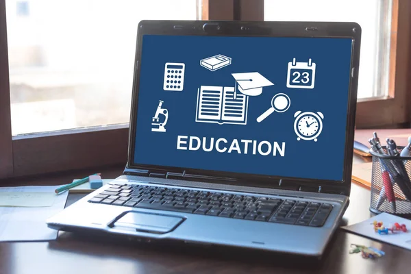 Ekran Laptop Wyświetlający Koncepcję Edukacji — Zdjęcie stockowe