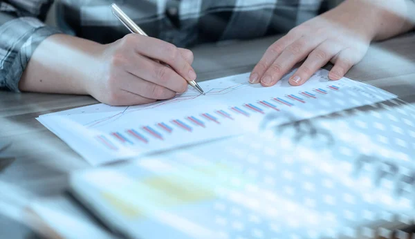 Businesswoman Analysing Marketing Data Light Effect — Stock Photo, Image