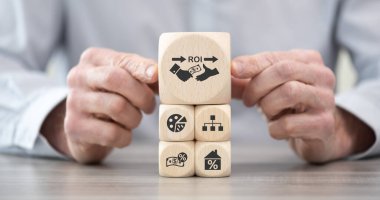 Roi kavramının sembolü olan tahta bloklar.