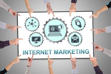 Eller internet pazarlama kavramına işaret ediyor