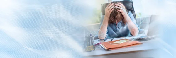 Porträt Einer Überlasteten Geschäftsfrau Die Büro Sitzt Lichteffekt Panorama Banner — Stockfoto