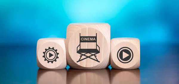 Blocs Bois Avec Symbole Concept Cinéma Sur Fond Bleu — Photo