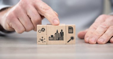 İş arama kavramına sahip tahta bloklar