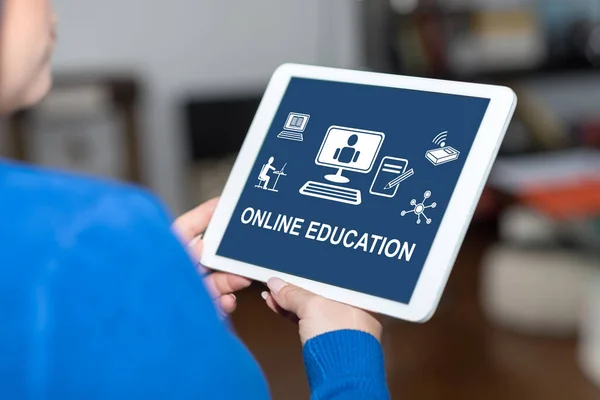 Ekran Tabletu Przedstawiający Koncepcję Edukacji Online — Zdjęcie stockowe