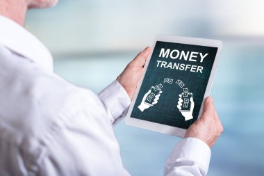 Para transferi kavramını gösteren tablet ekranı