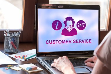 Müşteri hizmetleri kavramını gösteren dizüstü bilgisayar