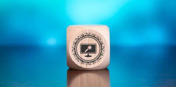 Drewniany Blok Symbolem Koncepcji Aktualizacji Oprogramowania Niebieskim Tle — Zdjęcie stockowe