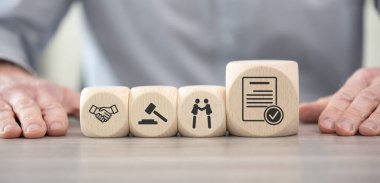 Anlaşmanın sembolü olan tahta bloklar