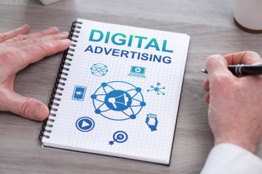 Not defterine dijital reklam konsepti çizildi