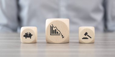 İflas sembollü tahta bloklar.