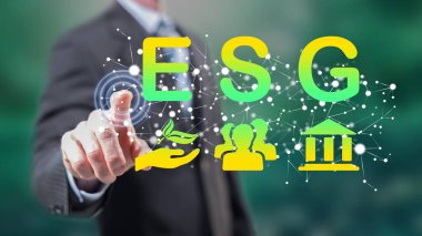 Adam dokunmatik ekranda parmaklarıyla bir esg konseptine dokunuyor.
