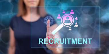 Kadın dokunmatik ekranda işe alım konseptine parmağıyla dokunuyor.