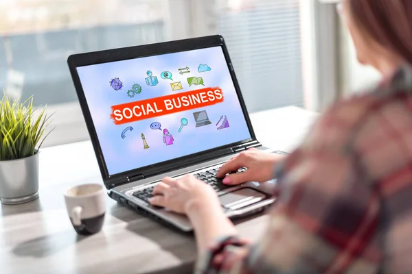 ソーシャルビジネスのコンセプトを表示するノートパソコン画面 — ストック写真