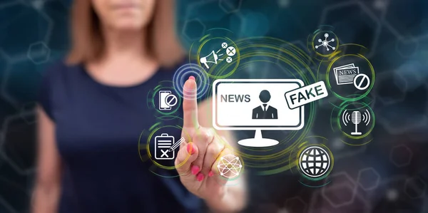 Frau Berührt Fake News Konzept Auf Touchscreen Mit Dem Finger — Stockfoto