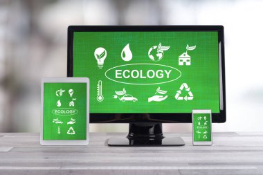 Farklı bilgi teknolojisi aygıtlarında gösterilen ekoloji kavramı
