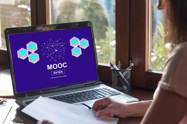 Mocの概念を表示するノートパソコン画面 — ストック写真