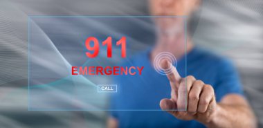 Adam dokunmatik ekranda acil durum kavramına parmağıyla dokunuyor.