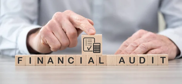 Holzklötze Mit Symbol Des Finanzprüfungskonzepts — Stockfoto