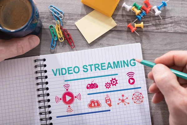 Video Streaming Koncept Ritat Ett Anteckningsblock Placerat Ett Skrivbord — Stockfoto