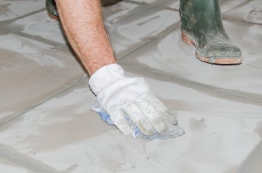 kiremitçi eklem kadar doldurduktan sonra Döşeme Temizleme
