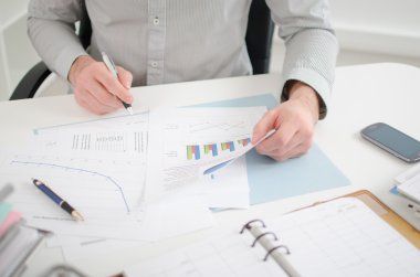 grafikleri analiz işadamı