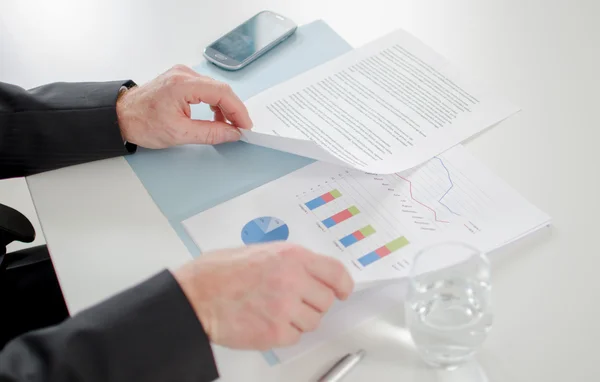 Businessman analyzing economic documents — Stock Photo, Image