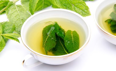 Naneli çay ile taze nane